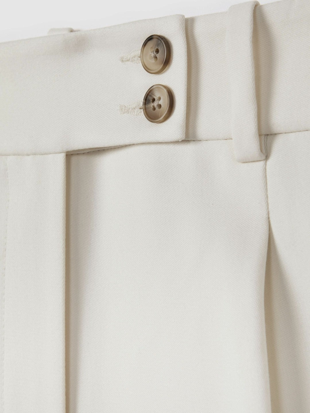 Reiss Front Pleat Tailored Shorts in Cream