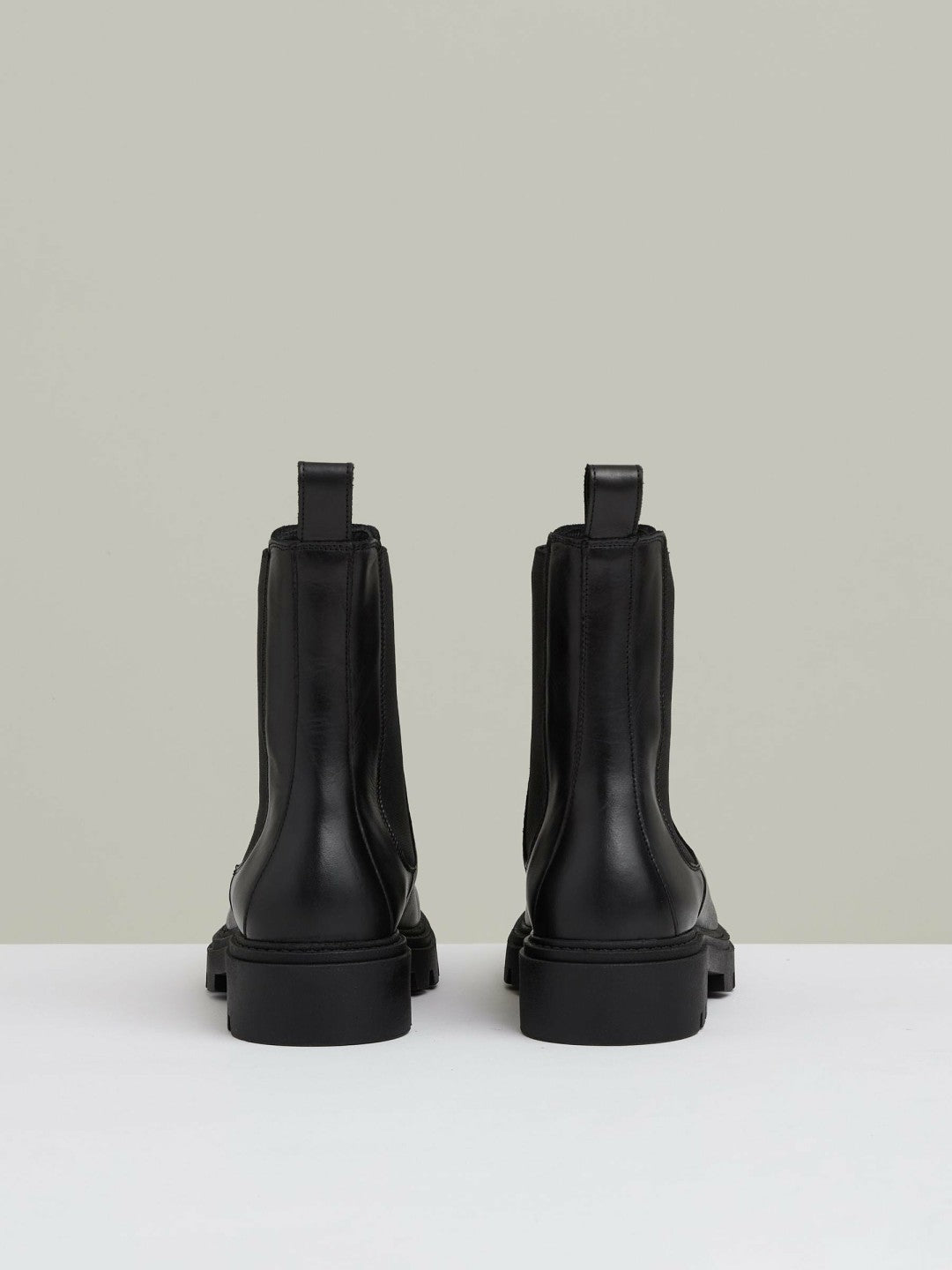 Reiss Leather Cleated Sole Chelsea Boots in Black