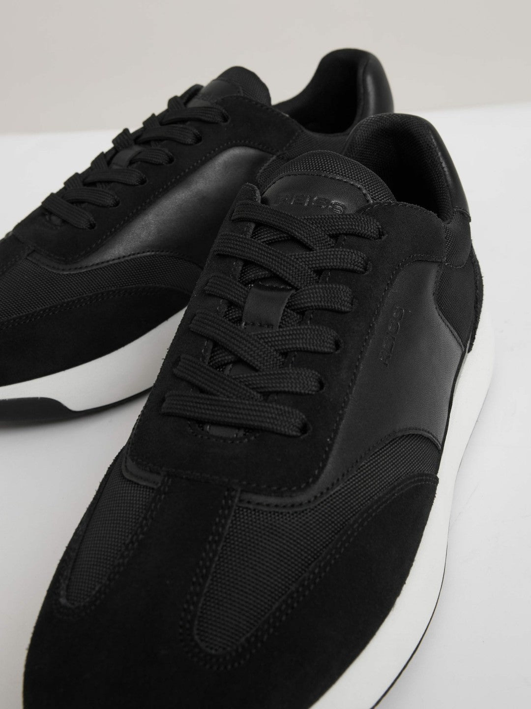 Reiss Deal - Leather Suede Running Trainers in Black/White