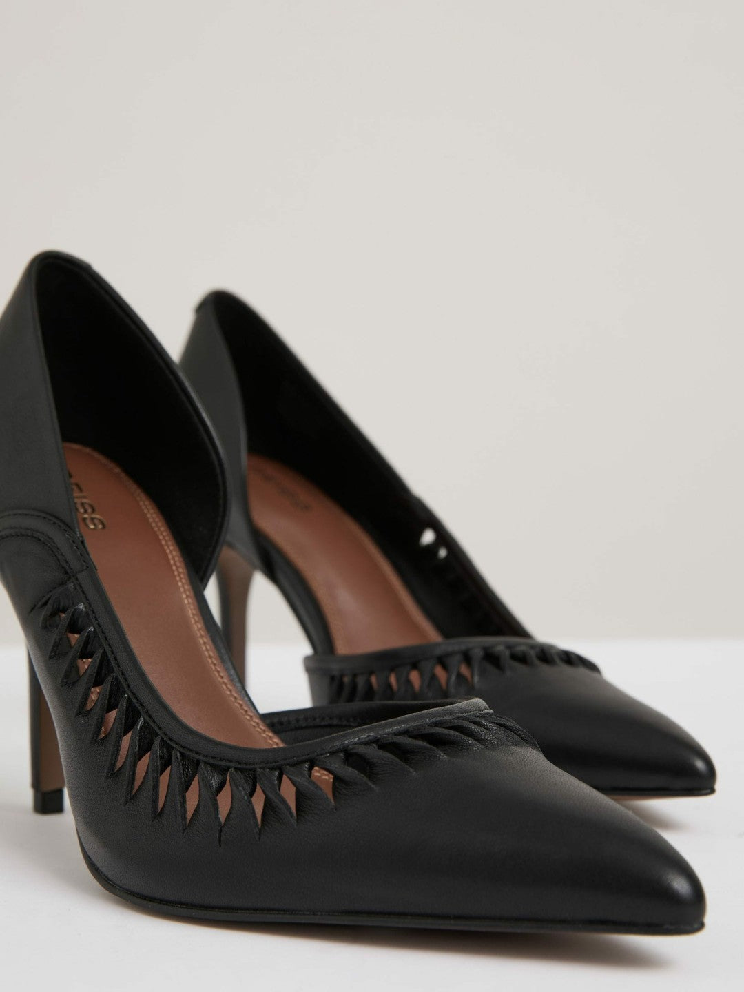 Reiss Leather Twist Detail Court Shoes in Black