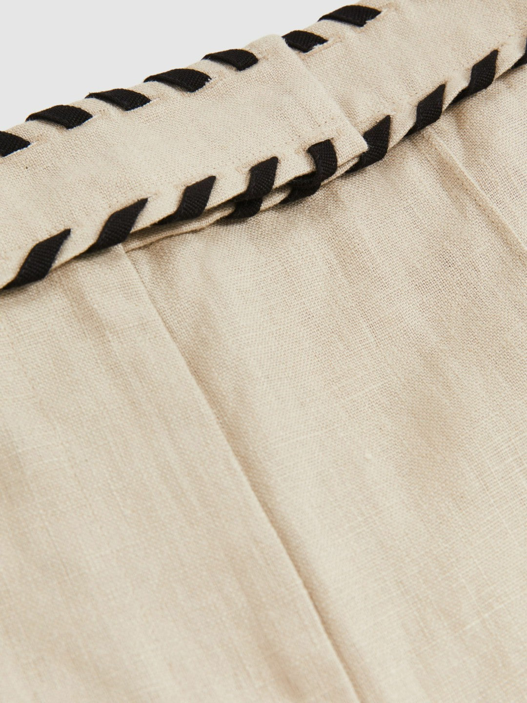 Reiss Linen Whipstitch Shorts in Neutral