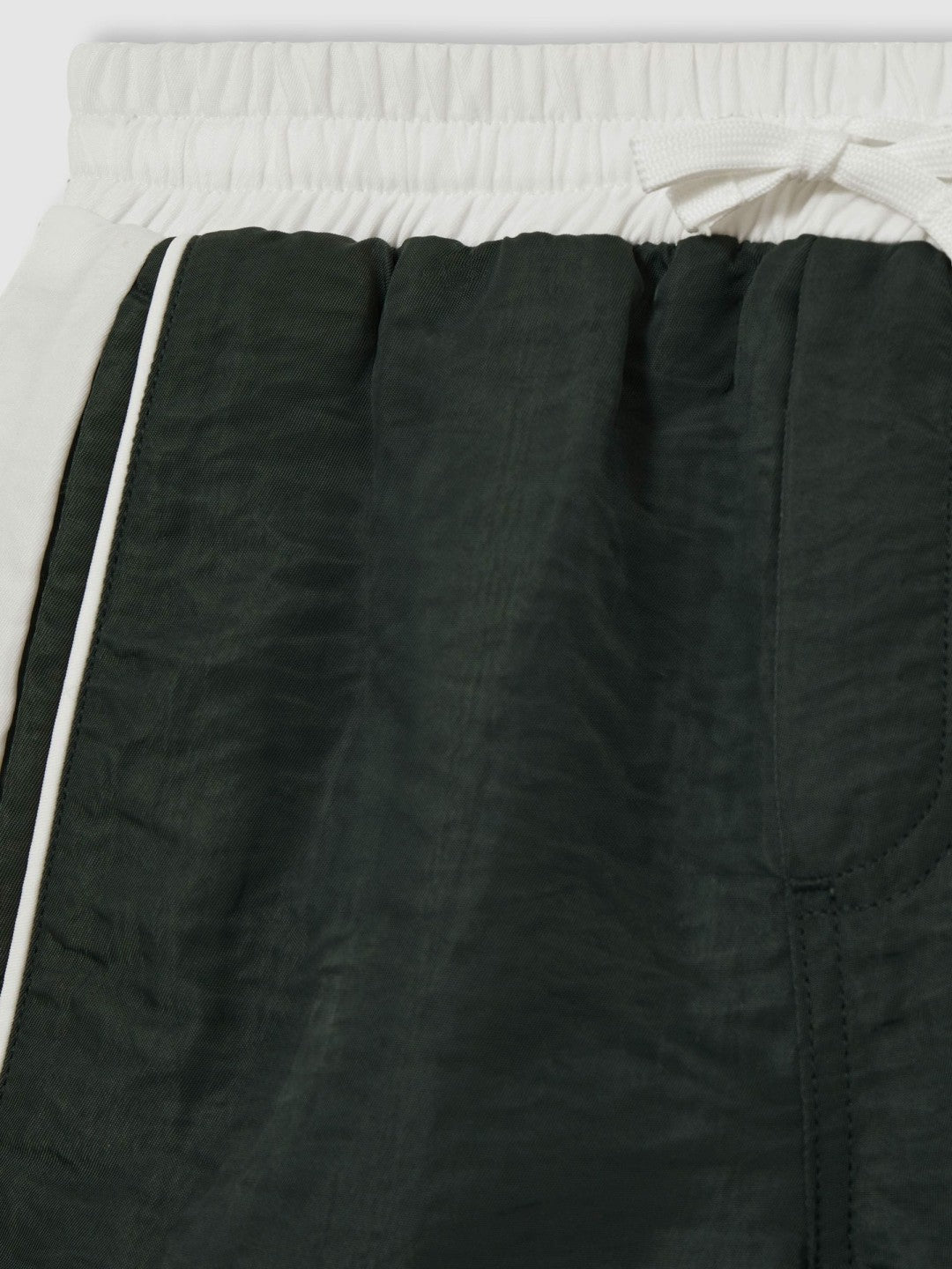 Reiss Deal - 9-13 yrs Colour-Block Piped Swim Shorts in Green/White