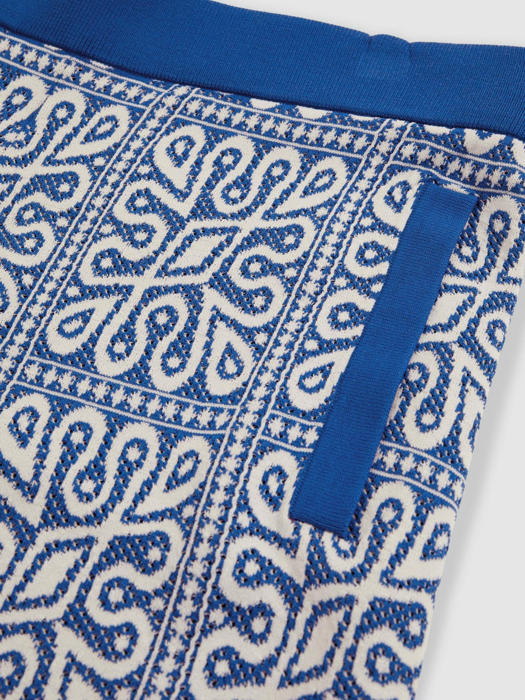 Reiss Tile Pattern Knit Shorts in Blue/White