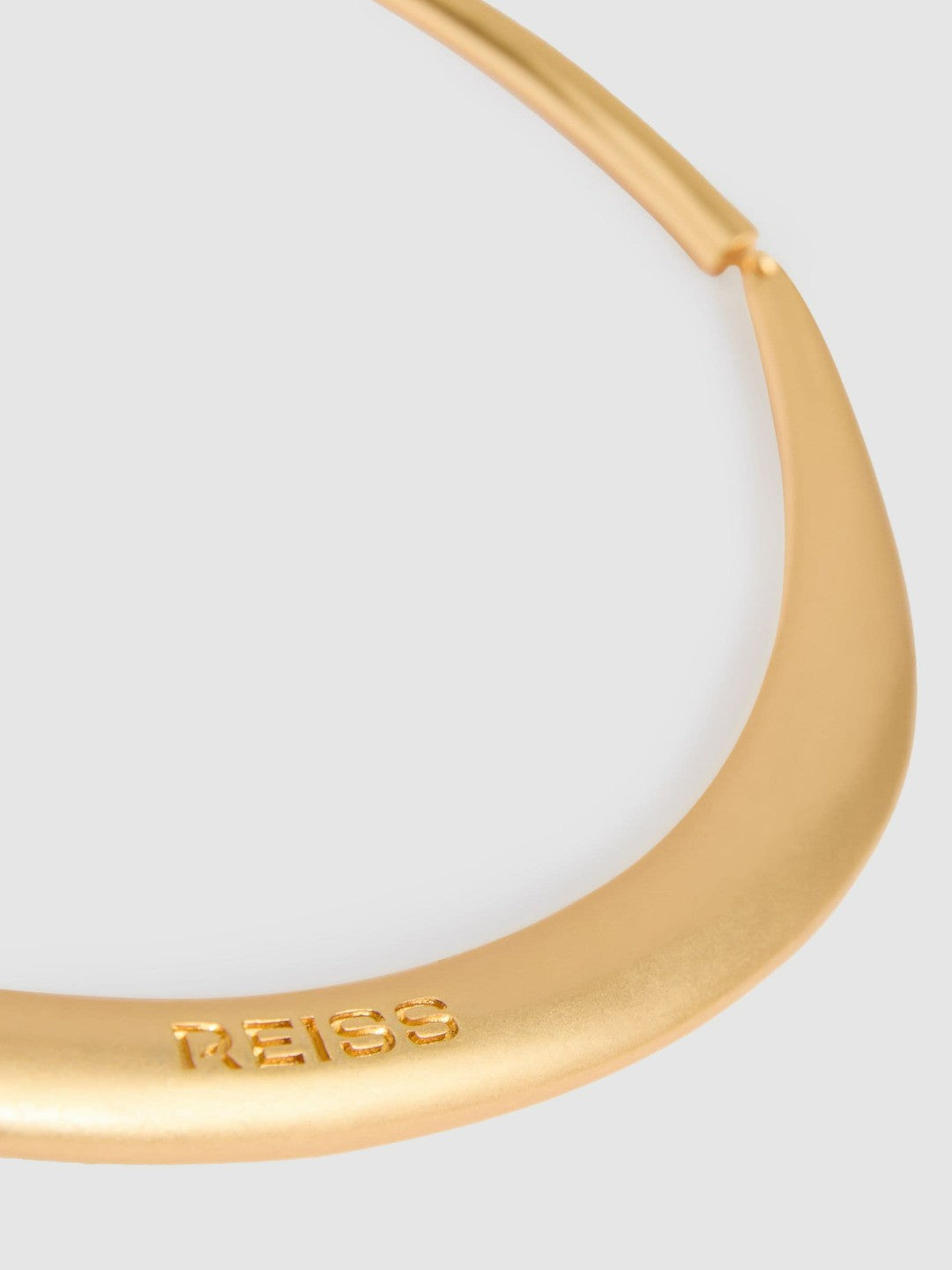 Reiss Polished Curve Choker in Gold Tone