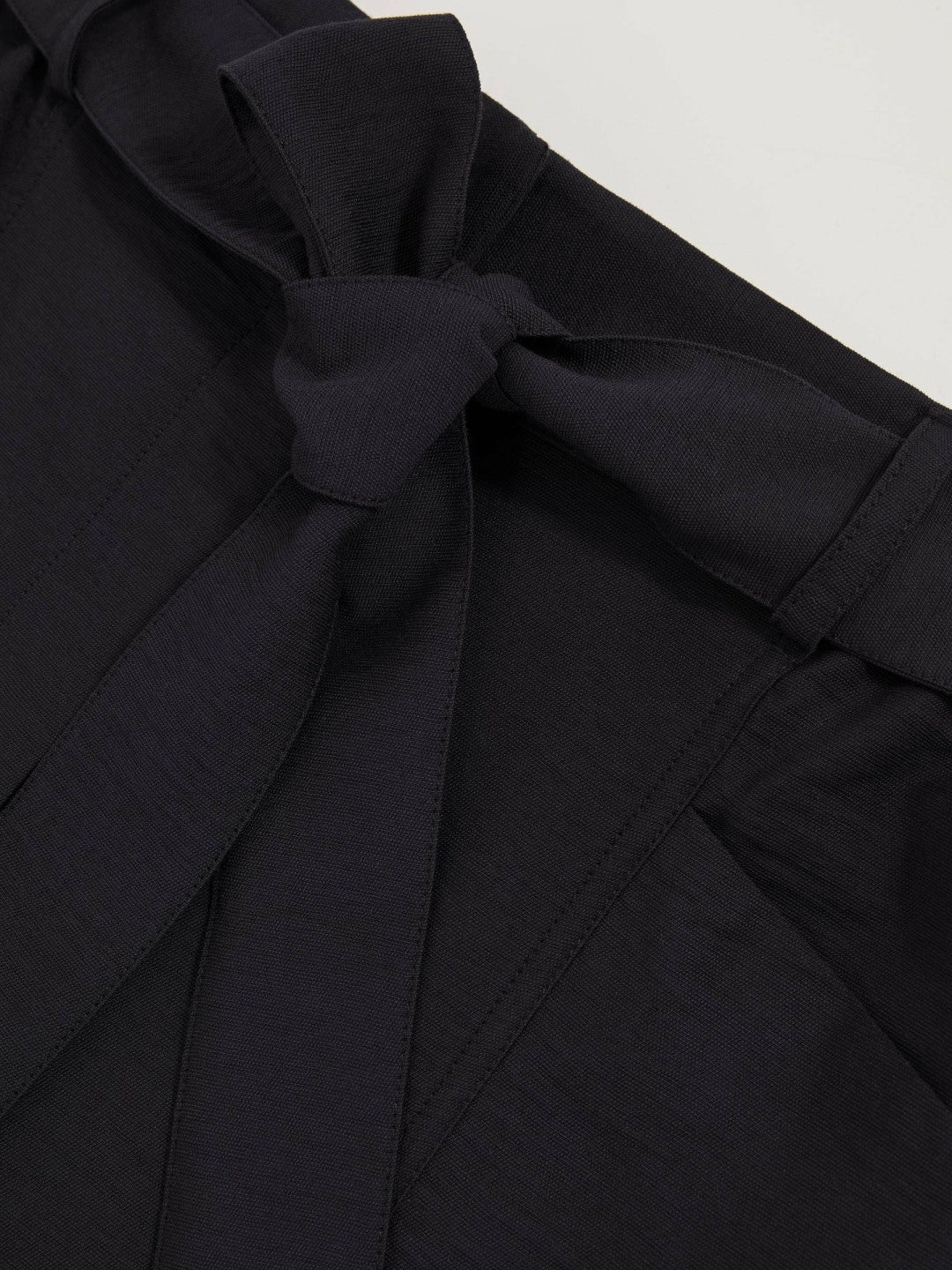 Reiss Belted Button Tab Shorts in Navy