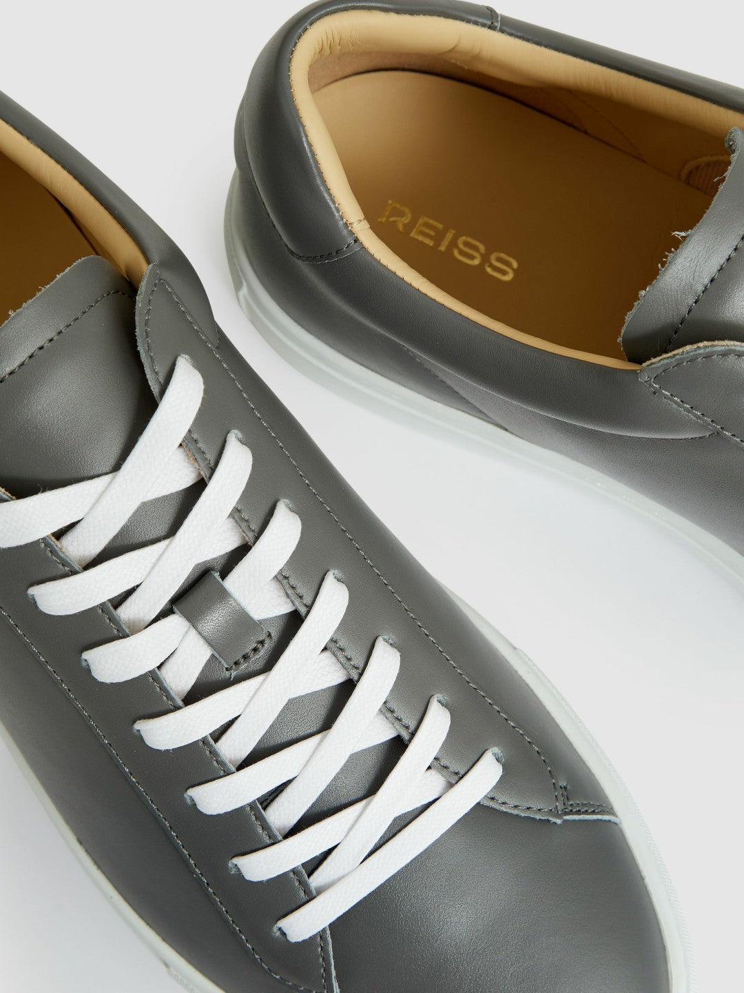 Reiss Affordable - Leather Low-Top Trainers in Graphite Grey