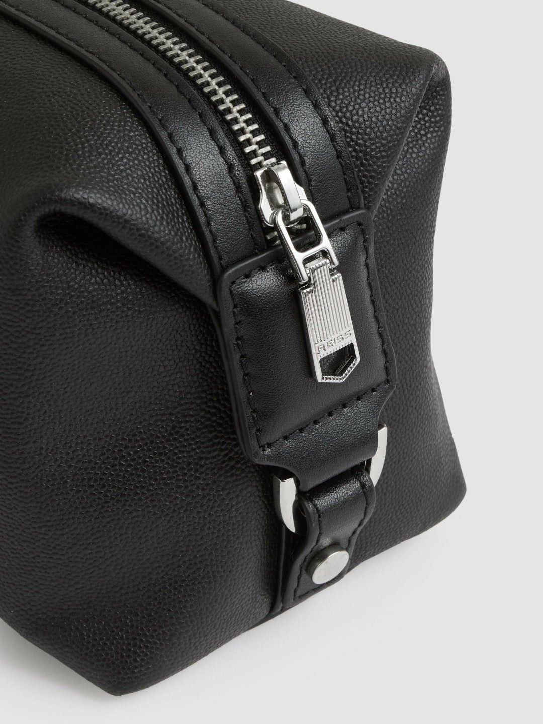Reiss Micro-Grain Leather Washbag in Black