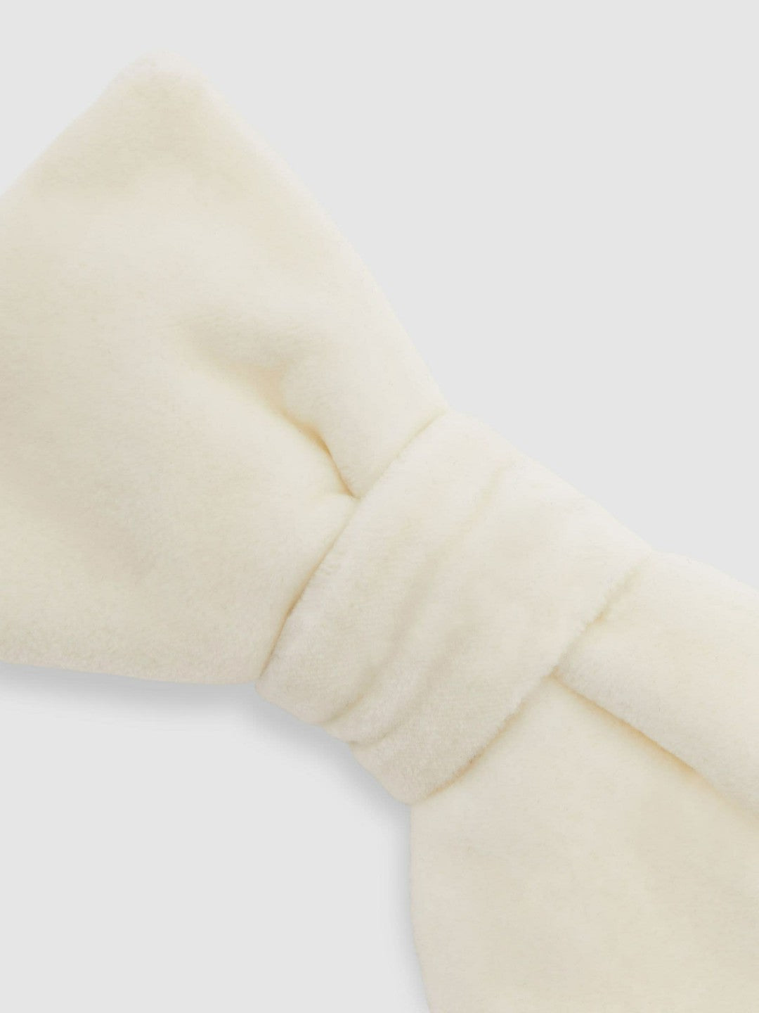 Reiss Velvet Bow Tie in Ivory