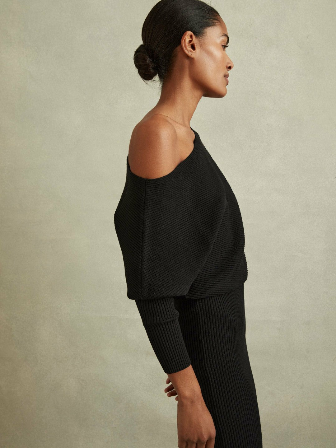 Reiss Off-The-Shoulder Ribbed Midi Dress in Black
