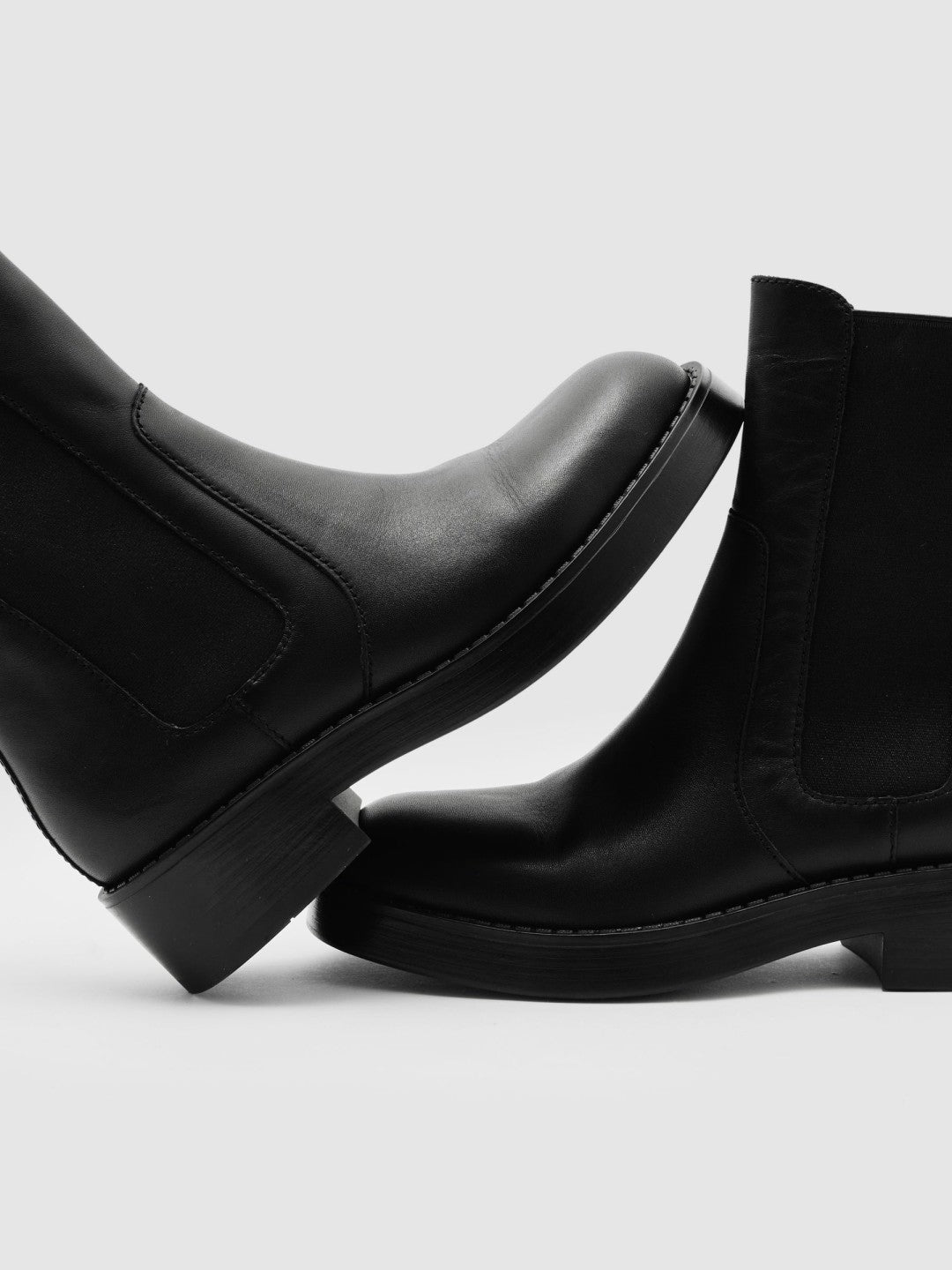 Reiss Leather Chelsea Boots in Black