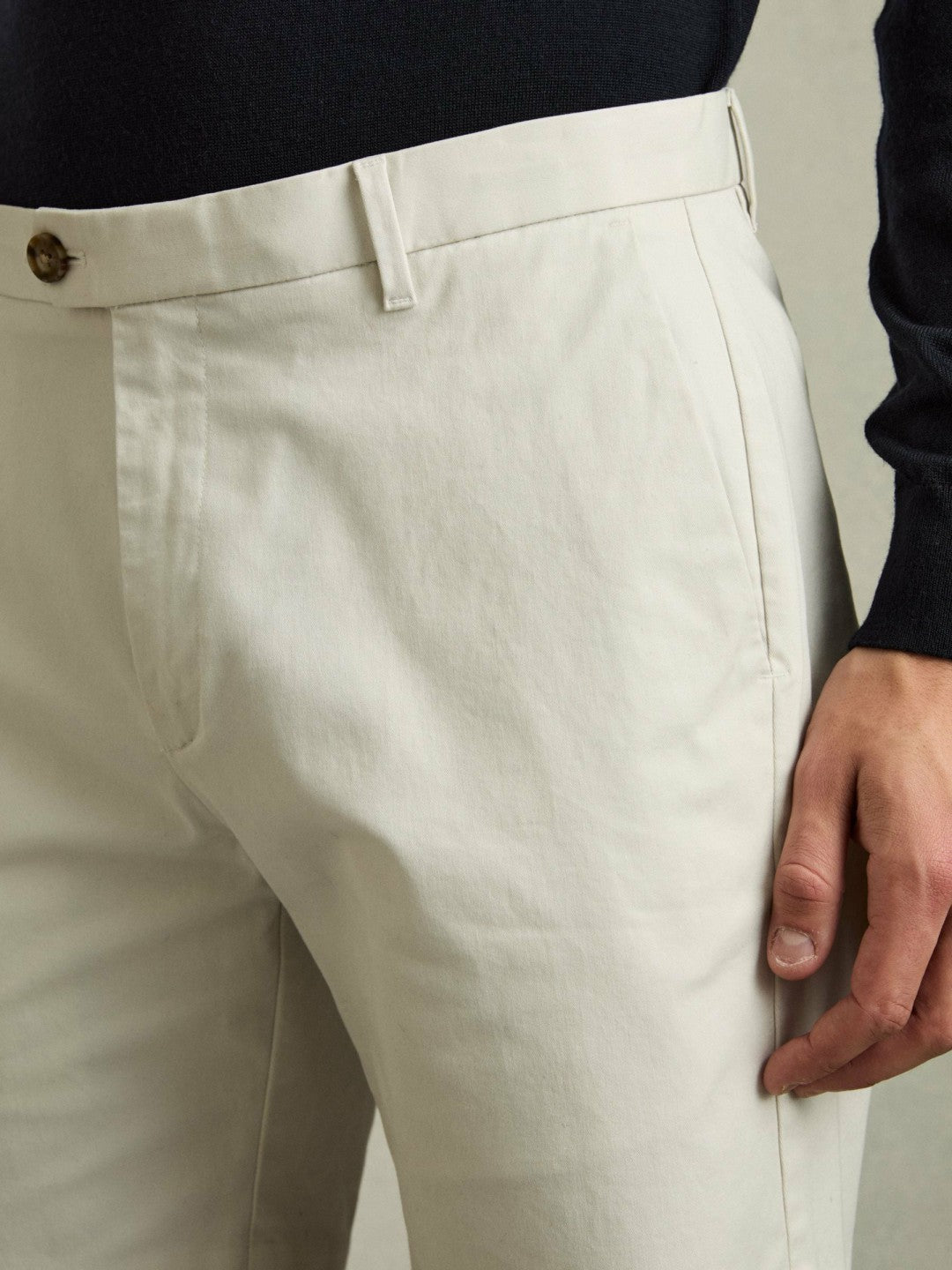 Reiss Short Length Casual Chino Shorts in Chalk