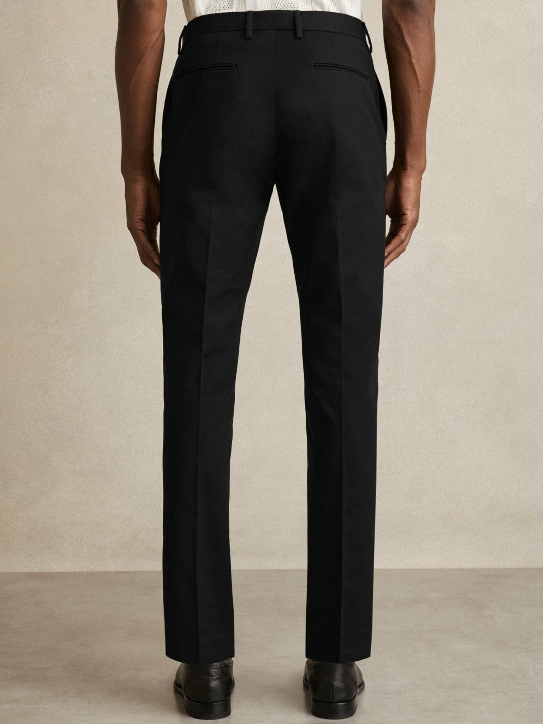 Reiss Deal - Slim Fit Cotton Blend Chinos in Black