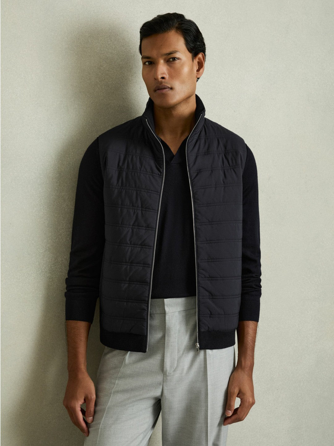 Reiss Offer - Hybrid Quilt and Knit Zip-Through Gilet in Navy