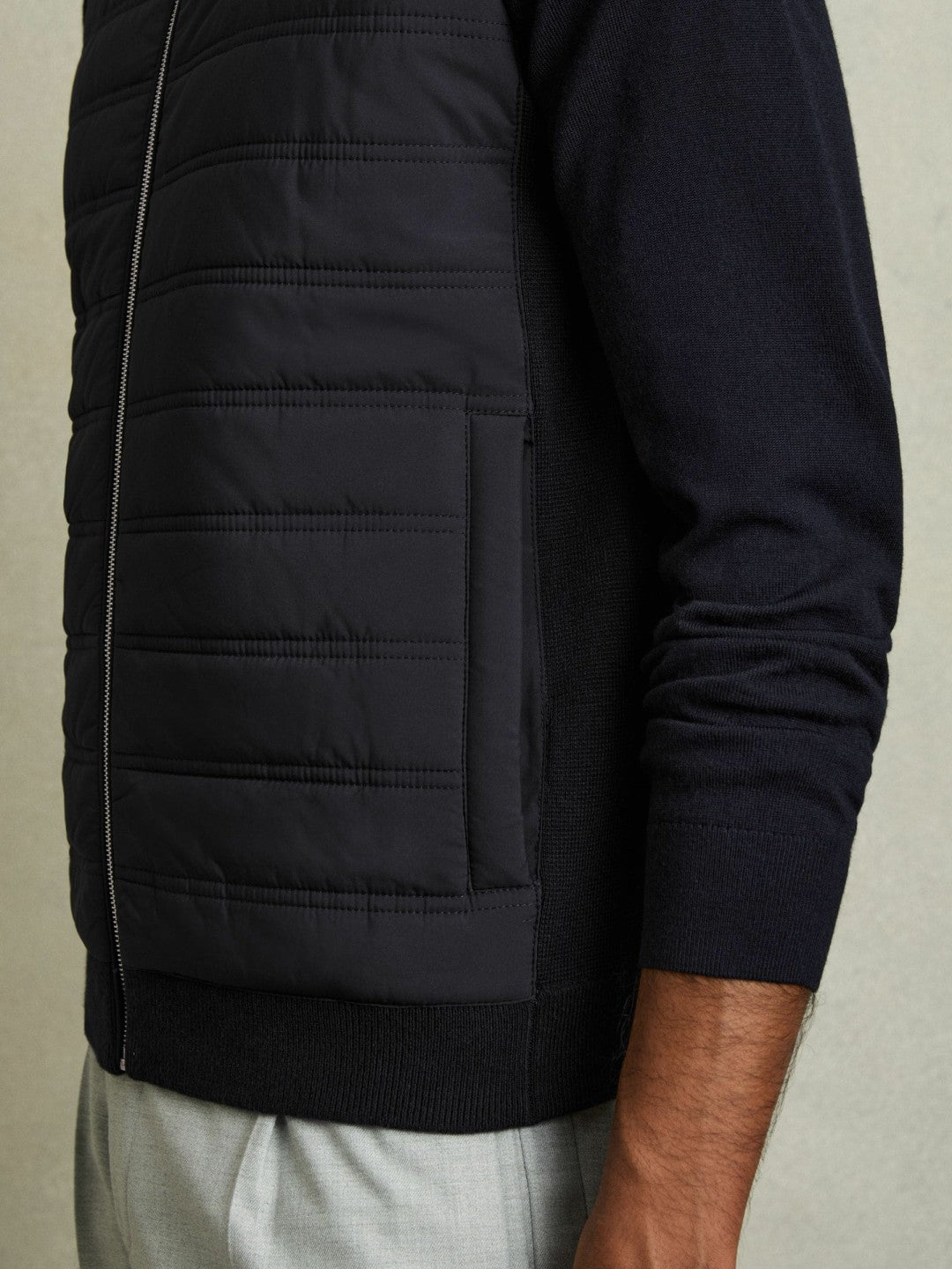 Reiss Offer - Hybrid Quilt and Knit Zip-Through Gilet in Navy