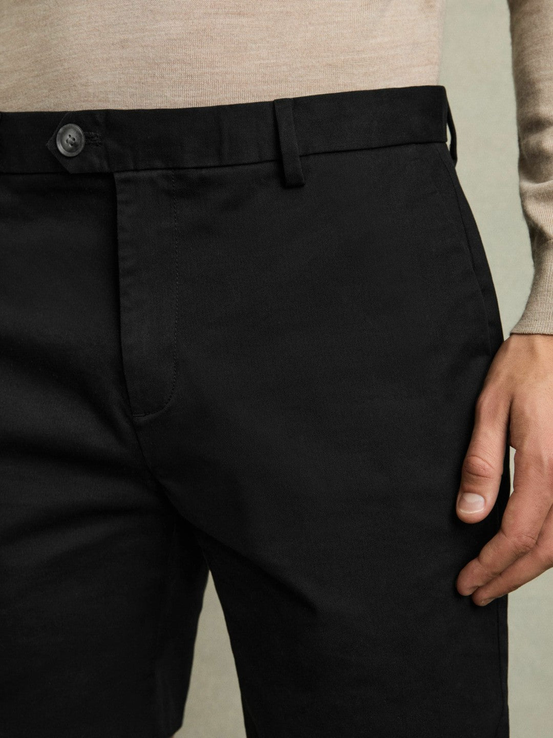 Reiss Offer - Short Length Casual Chino Shorts in Black