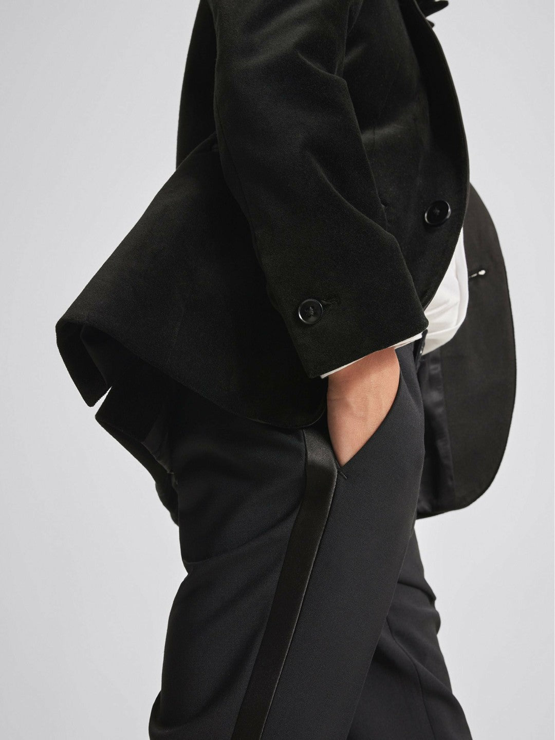 Reiss Value - 4-9 yrs Single Breasted Velvet Blazer in Black