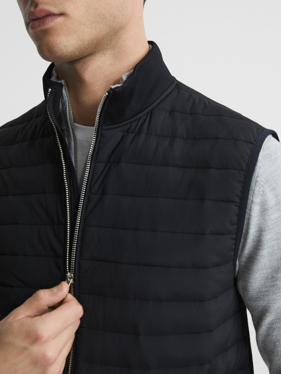 Reiss Popular Choice - Hybrid Quilted Gilet in Black