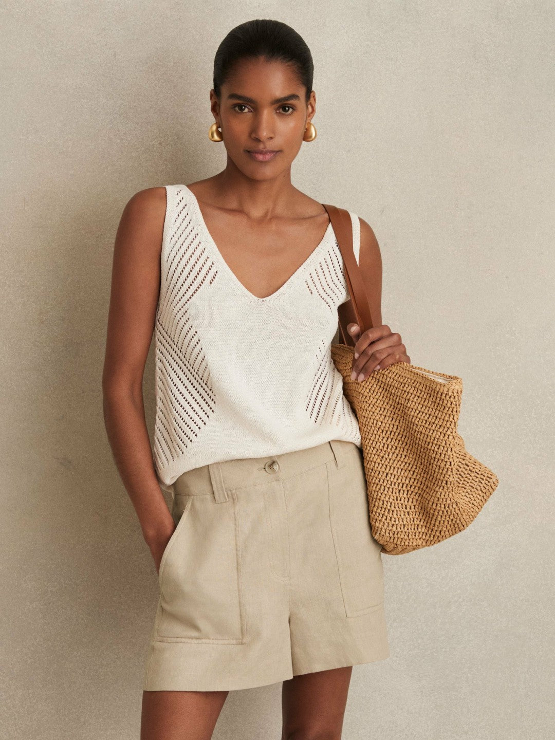 Reiss Value - Linen Shorts in Neutral