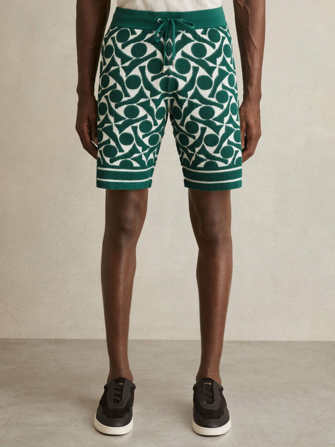 Reiss Value - Abstract-Pattern Towelling Shorts in Green/White