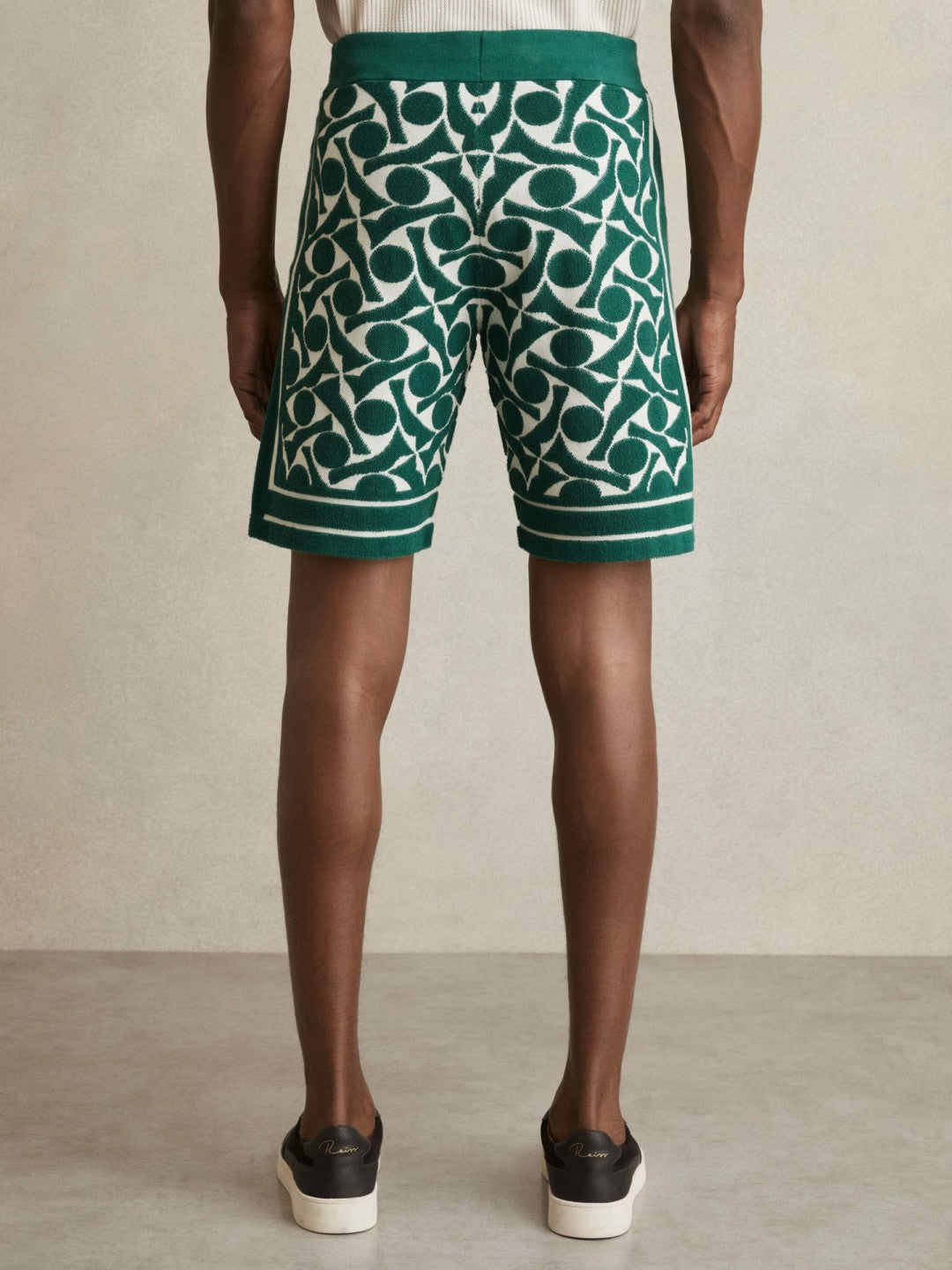 Reiss Value - Abstract-Pattern Towelling Shorts in Green/White