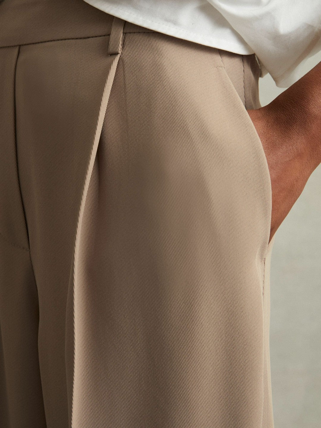 Reiss Elasticated-Waist Wide-Leg Twill Trousers in Mink Neutral