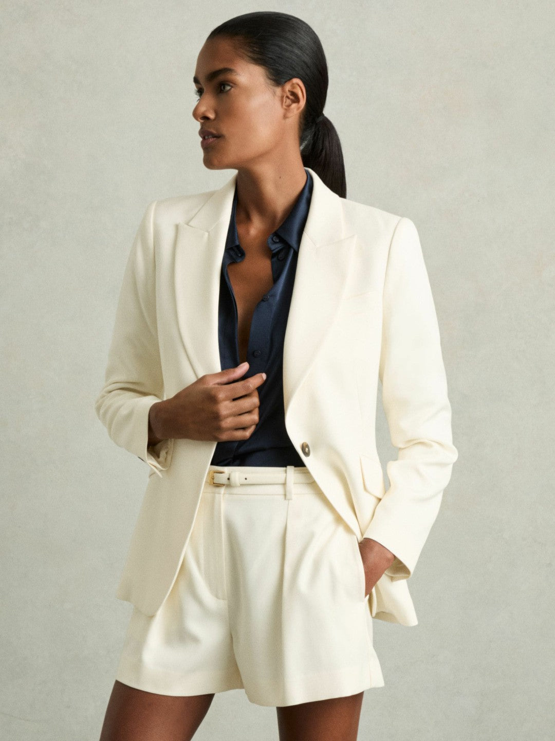 Reiss Deal - Single-Pleat Tailored Shorts in Cream