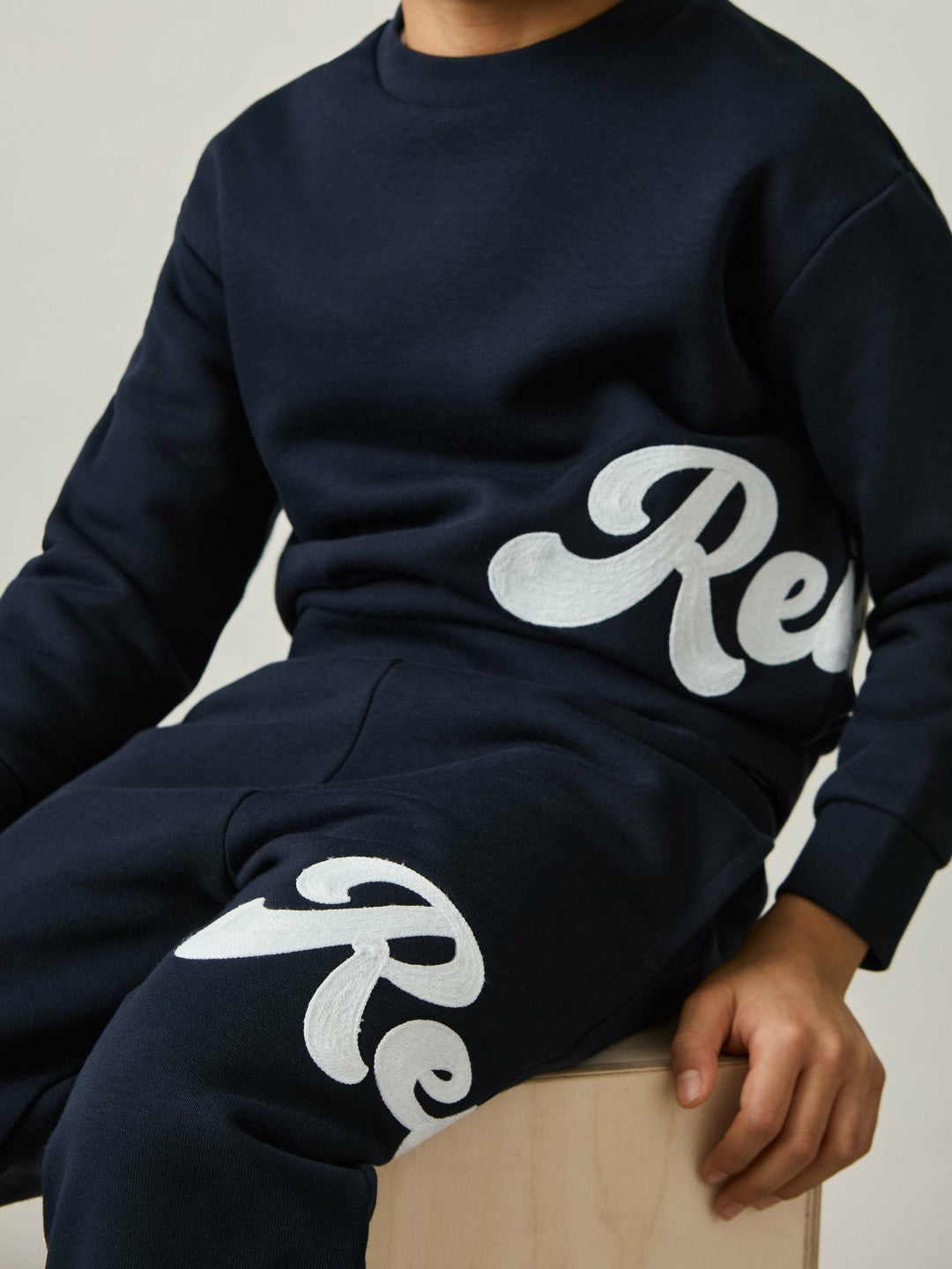 Reiss Featured - 13-14 yrs Cotton-Blend Logo Script Joggers in Navy