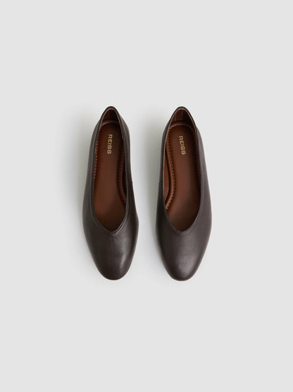 Reiss Featured - Leather Rounded-Point Toe Ballet Flats in Chocolate