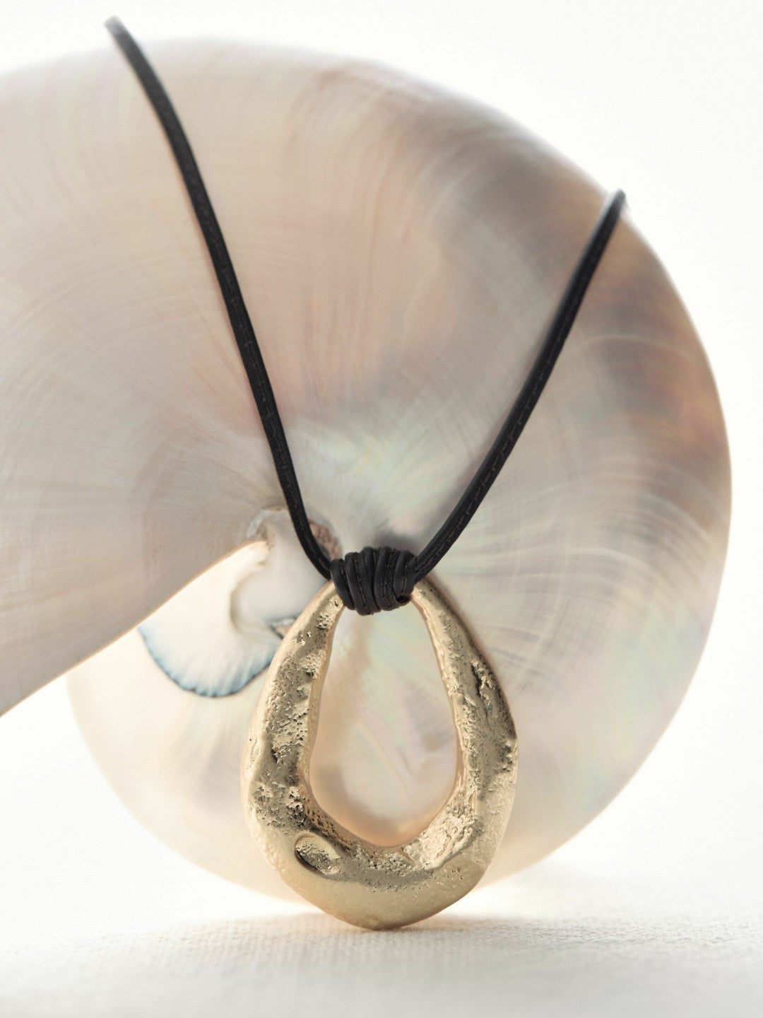 Reiss Popular Choice - Molten Link Pendant Necklace in Gold Tone
