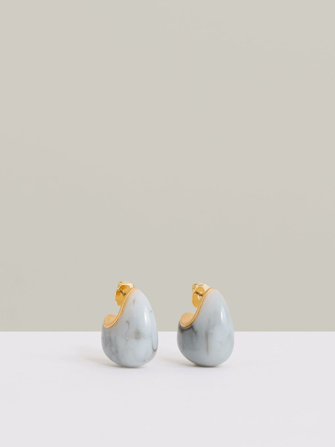 Reiss Savings - Curve Marble Scoop Earrings in Gold Tone