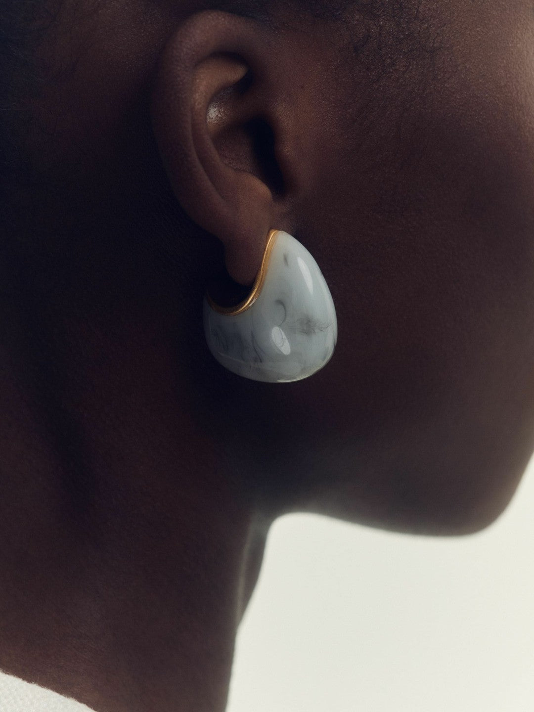 Reiss Savings - Curve Marble Scoop Earrings in Gold Tone
