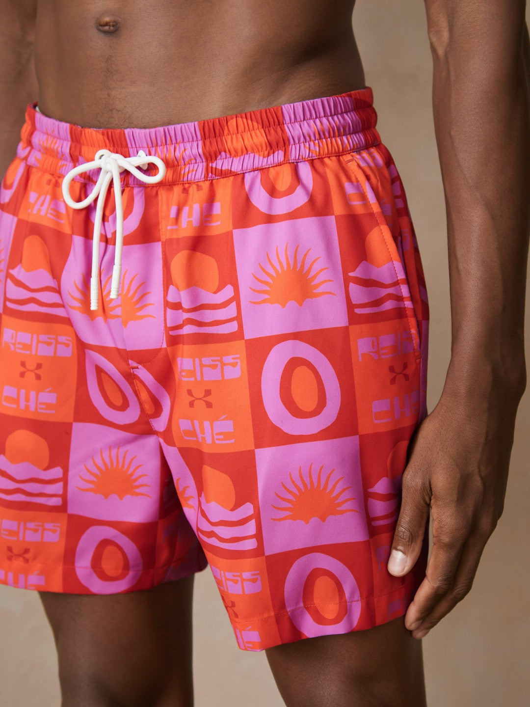 Reiss Featured - | Ché Sunset-Print Swim Shorts in Orange/Pink