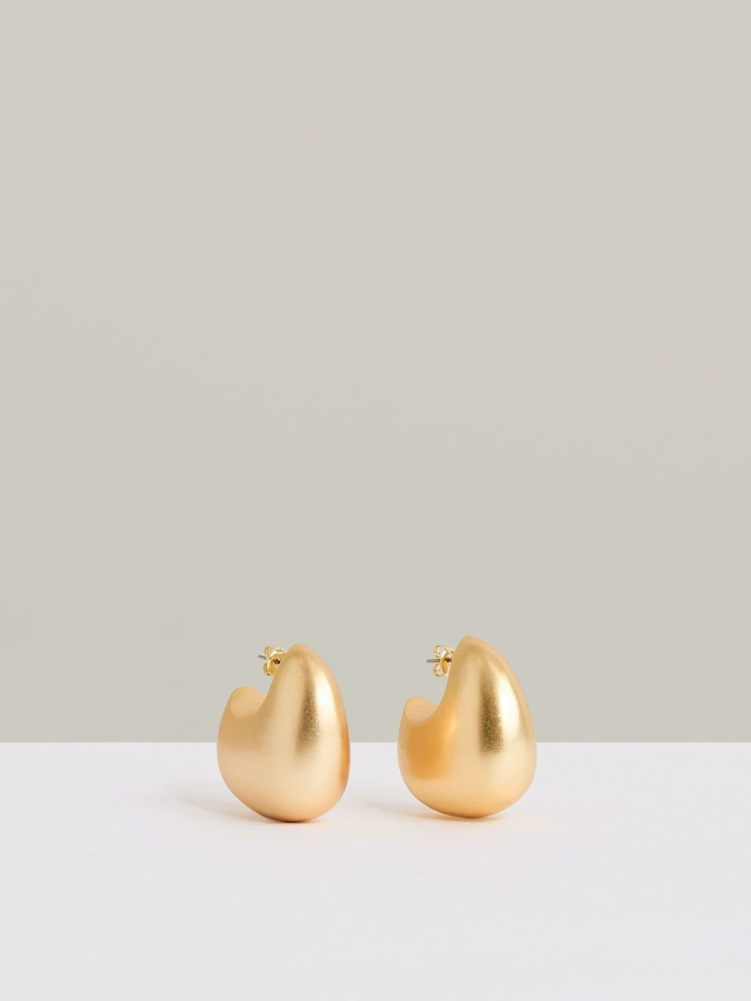 Reiss Best Seller - Curve Scoop Earrings in Gold Tone
