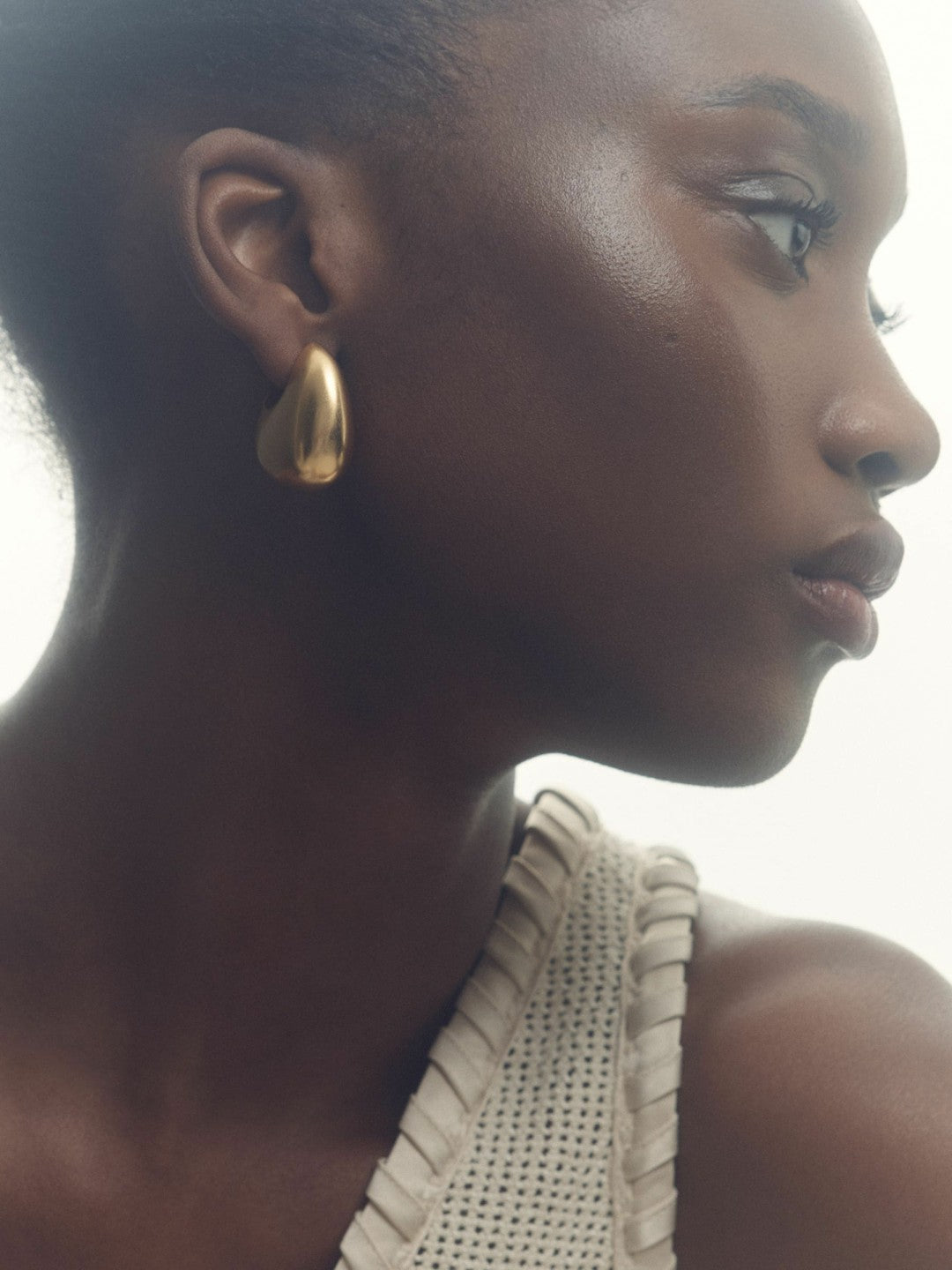 Reiss Best Seller - Curve Scoop Earrings in Gold Tone