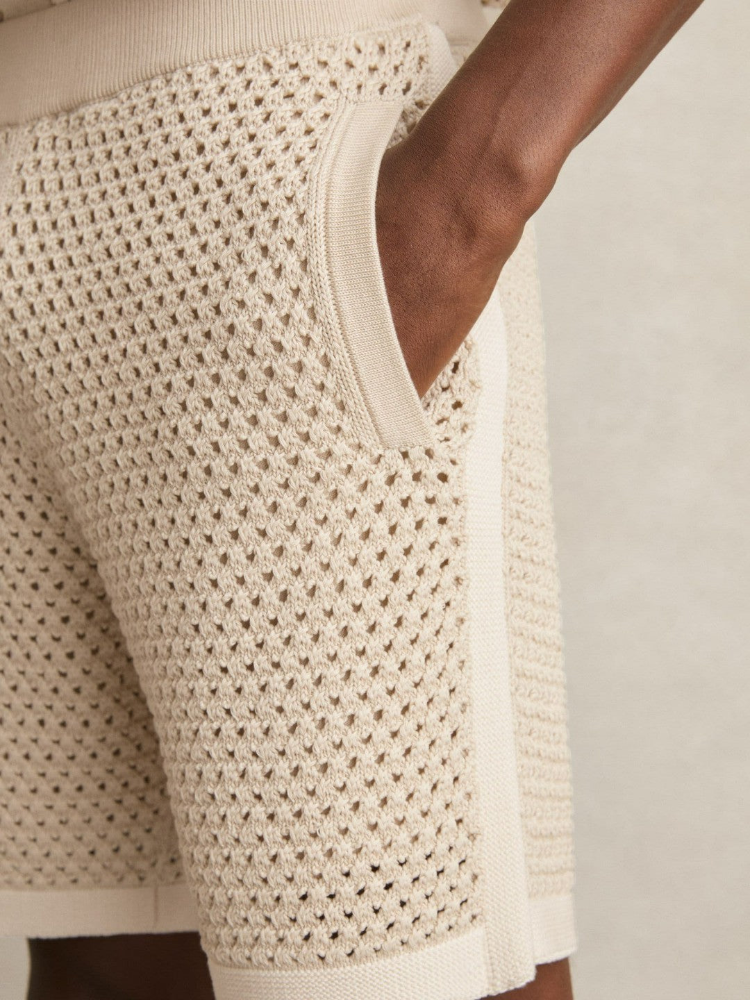 Reiss Sale - Cotton-Blend Crochet Shorts in Taupe/Off White