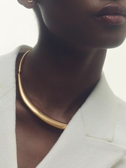 Reiss Savings - Polished Curve Choker in Gold Tone