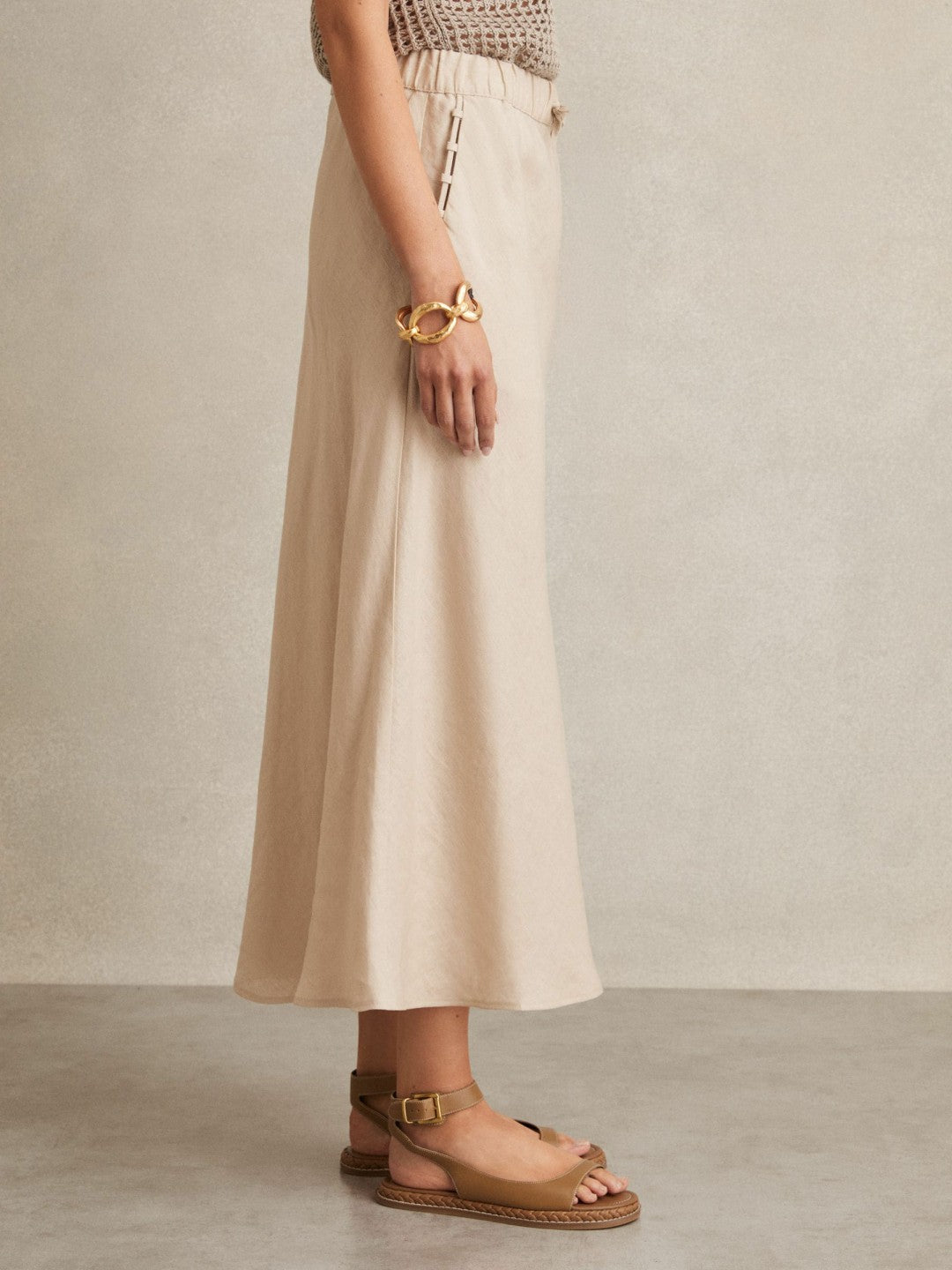 Reiss Value - Slip Midi Skirt in Neutral