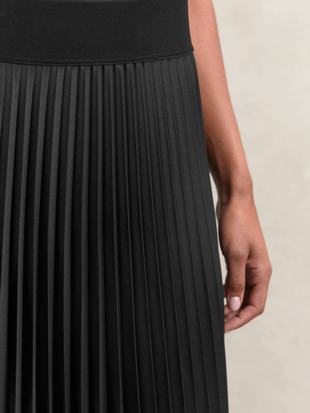 Reiss Best Seller - Pleated Midi Skirt in Black