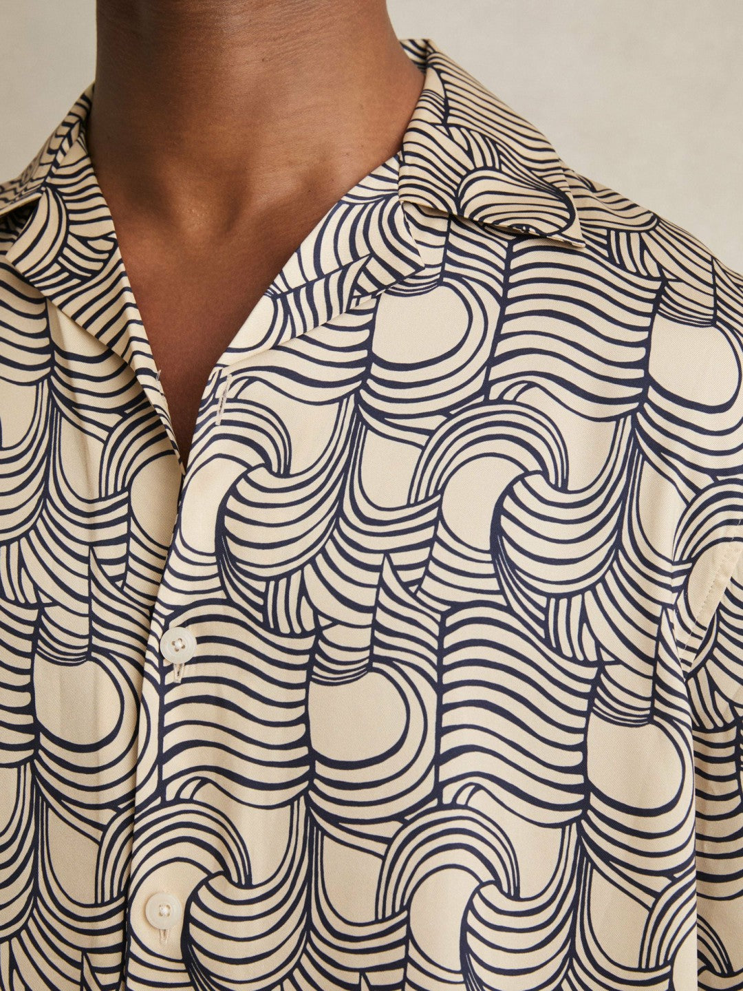 Reiss Wave Print Cuban Collar Shirt in Off White/Navy
