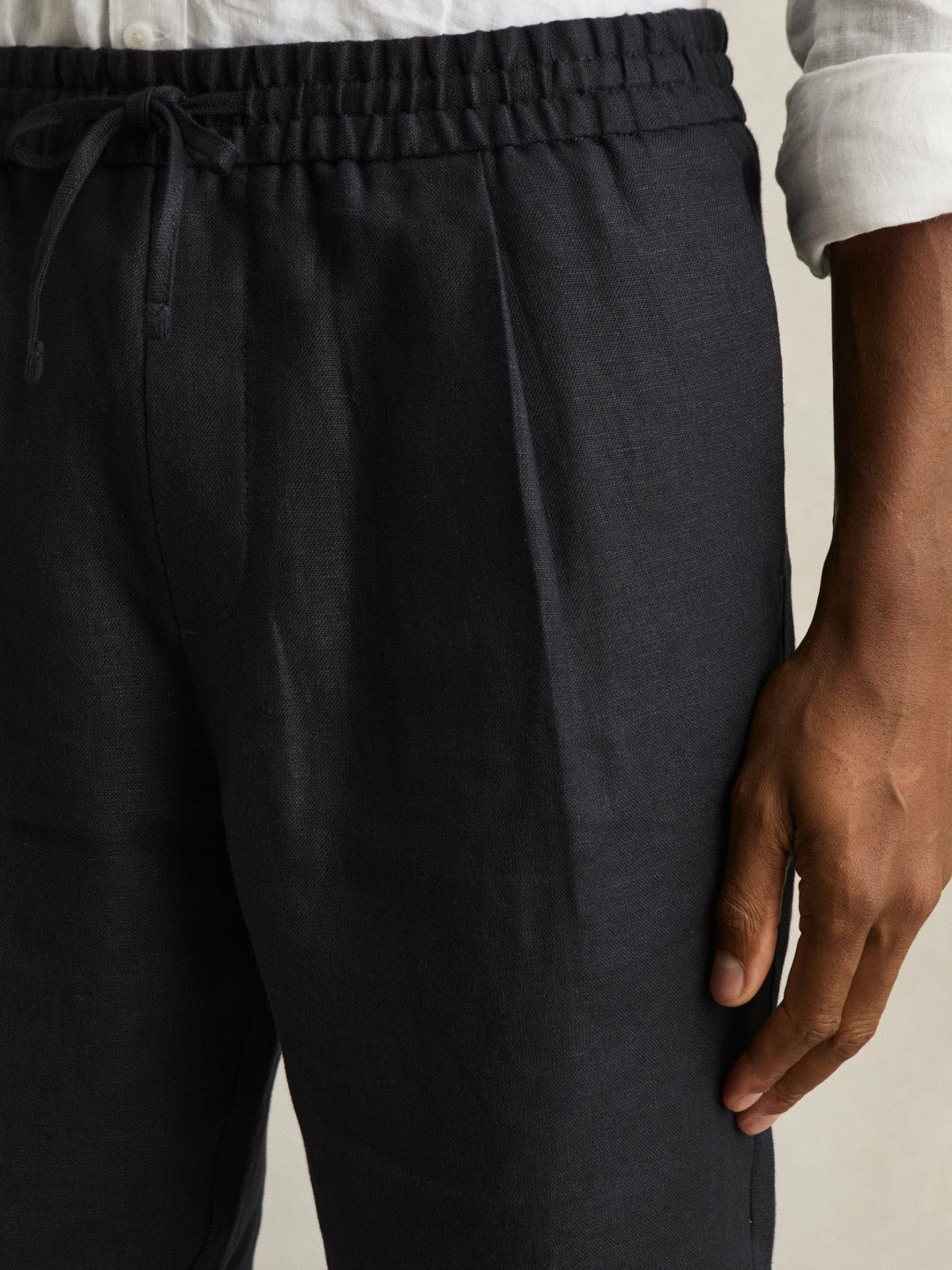 Reiss Value - Linen Drawstring Shorts in Navy