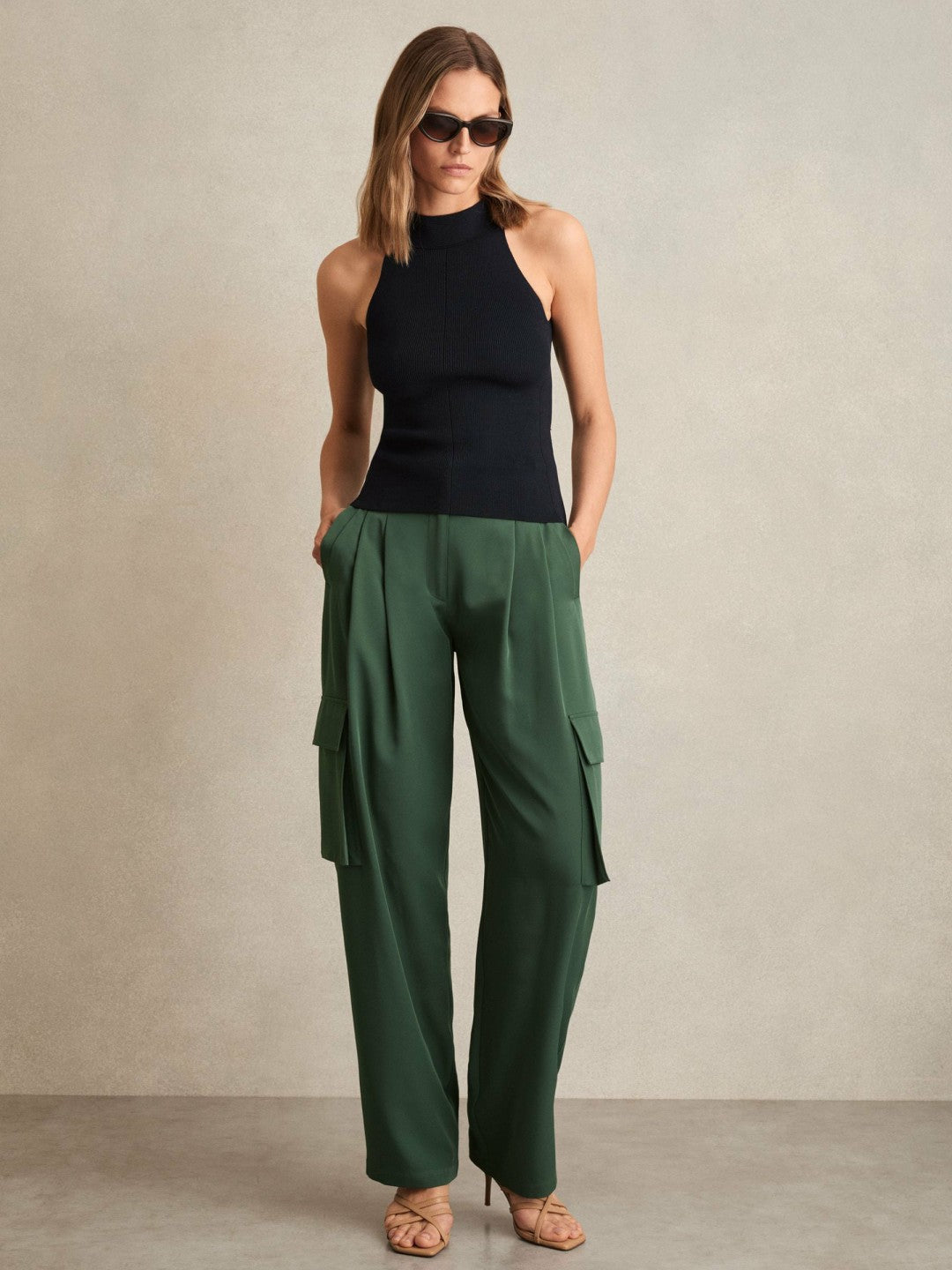 Reiss Offer - Petite Wide-Leg Pleated Cargo Trousers in Green
