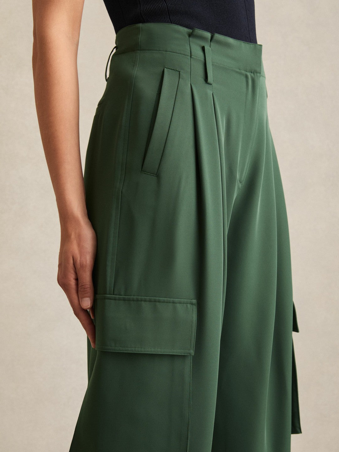 Reiss Offer - Petite Wide-Leg Pleated Cargo Trousers in Green