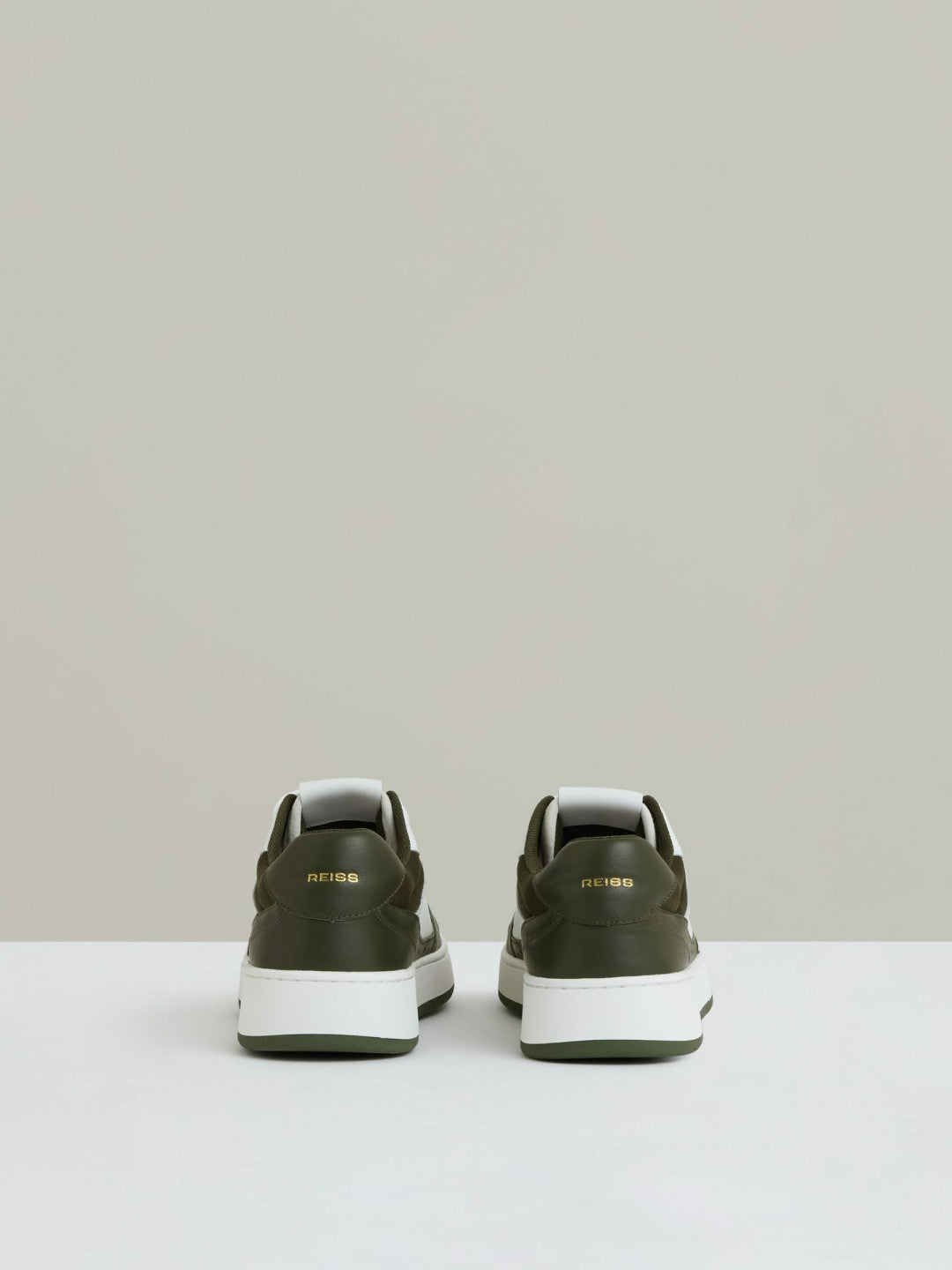 Reiss Value - Leather Panelled Trainers in Khaki/White