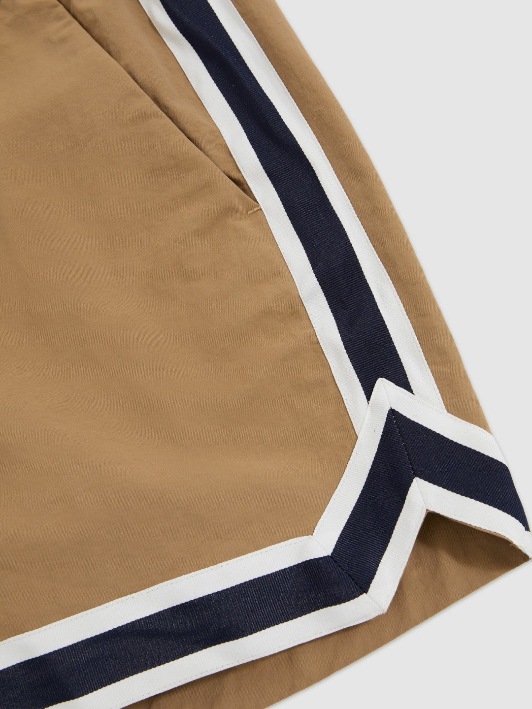 Reiss Deal - | Ché Stripe-Trim Swim Shorts in Camel
