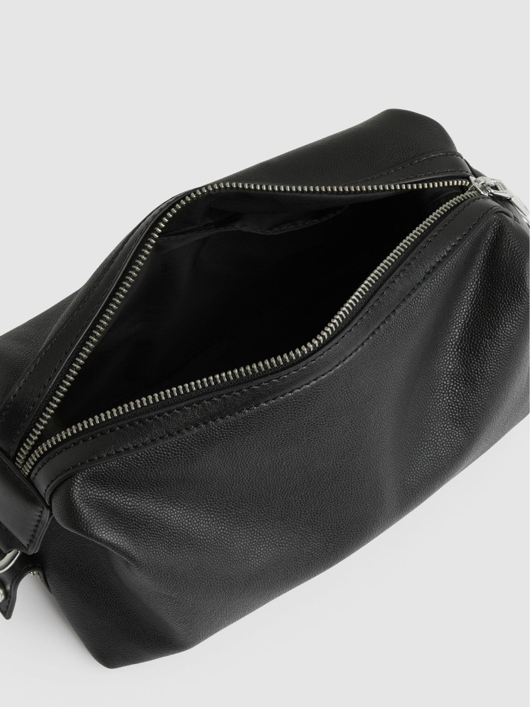 Reiss Sale - Micro-Grain Leather Washbag in Black
