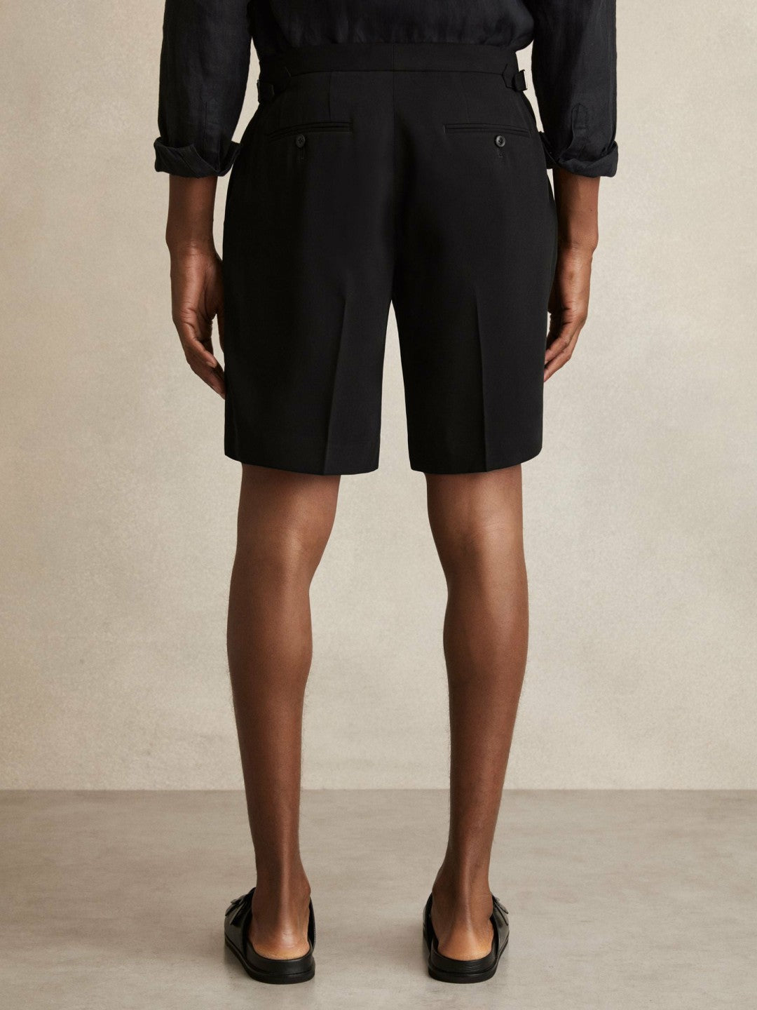Reiss Popular Choice - Side-Adjuster Tailored Shorts in Black