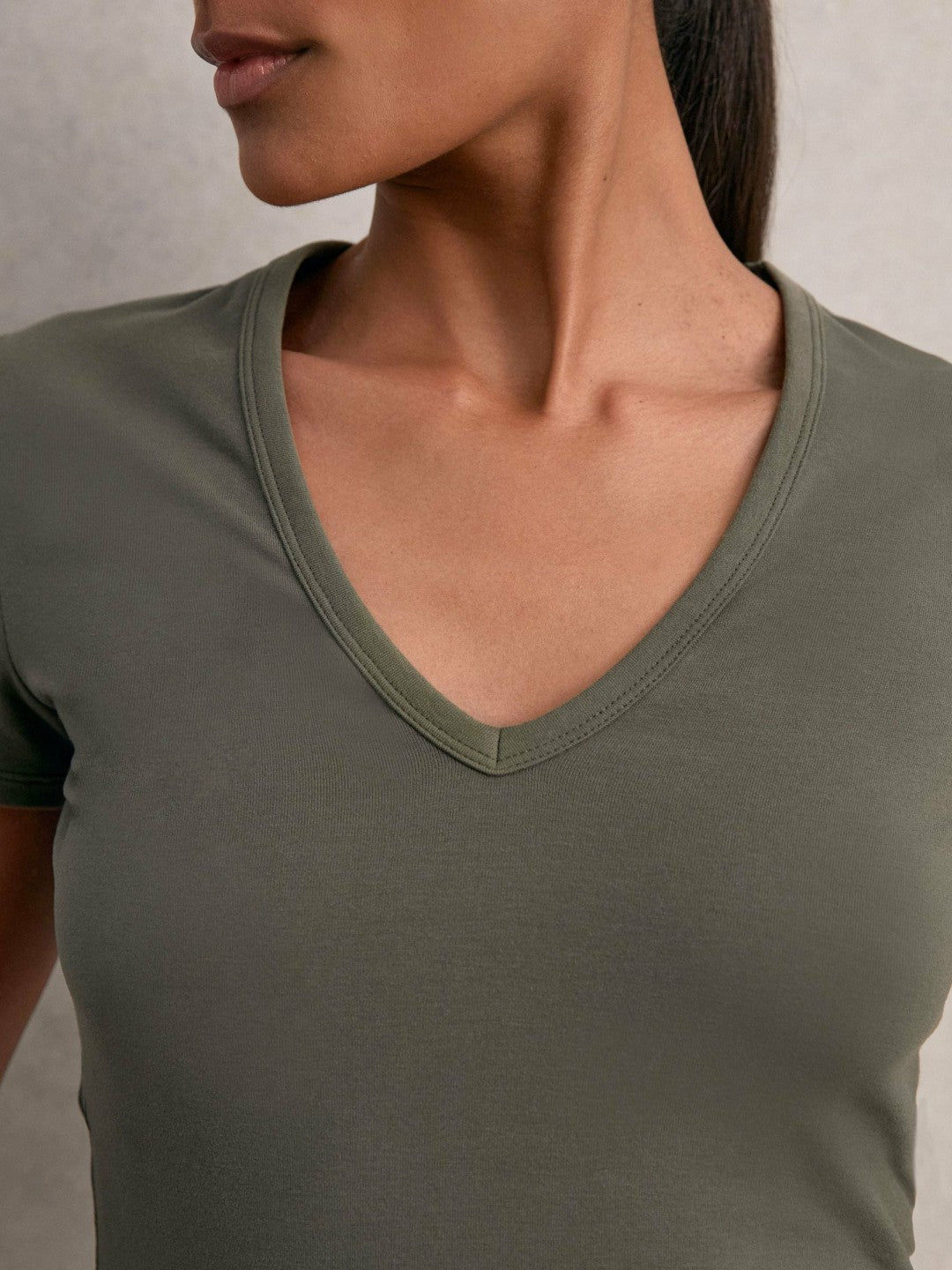 Reiss Stretch Cotton V-Neck T-Shirt in Khaki Green