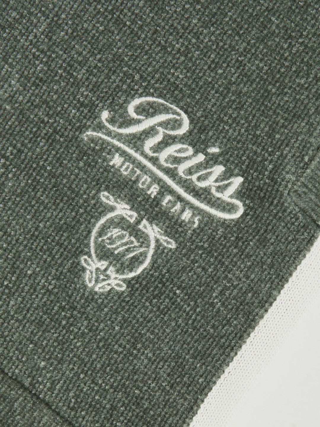 Reiss Popular Choice - 13-14 yrs Chenille Tipped Motor Cars Shorts in Dark Sage Green/White