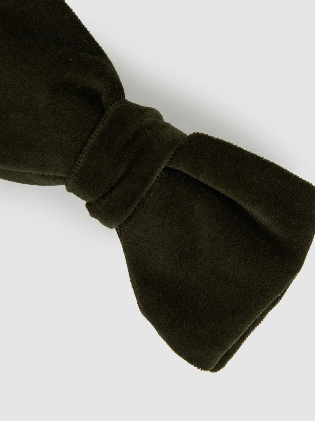 Reiss Popular Choice - Velvet Bow Tie in Emerald