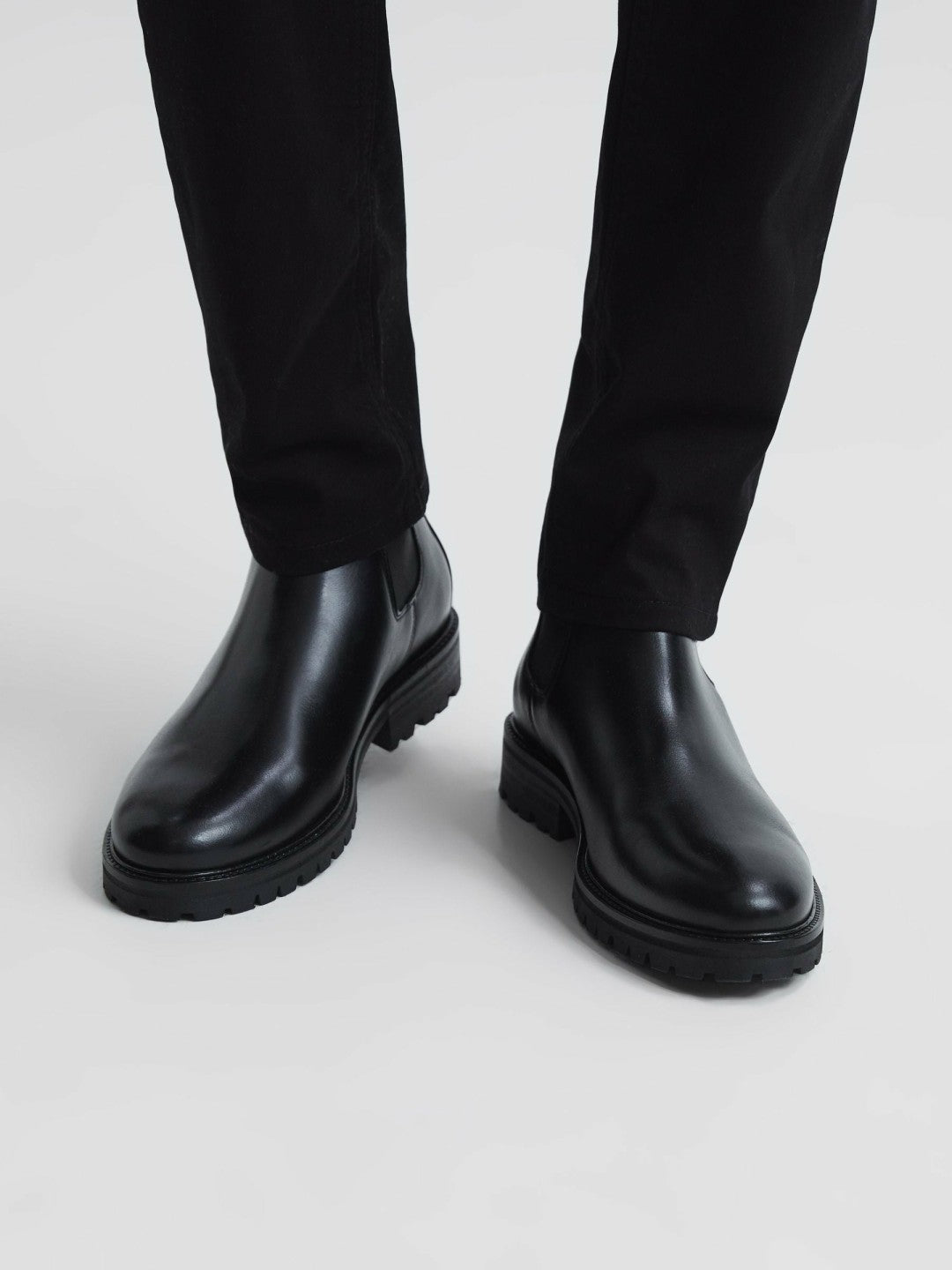 Reiss Popular Choice - Leather Chelsea Boots in Black